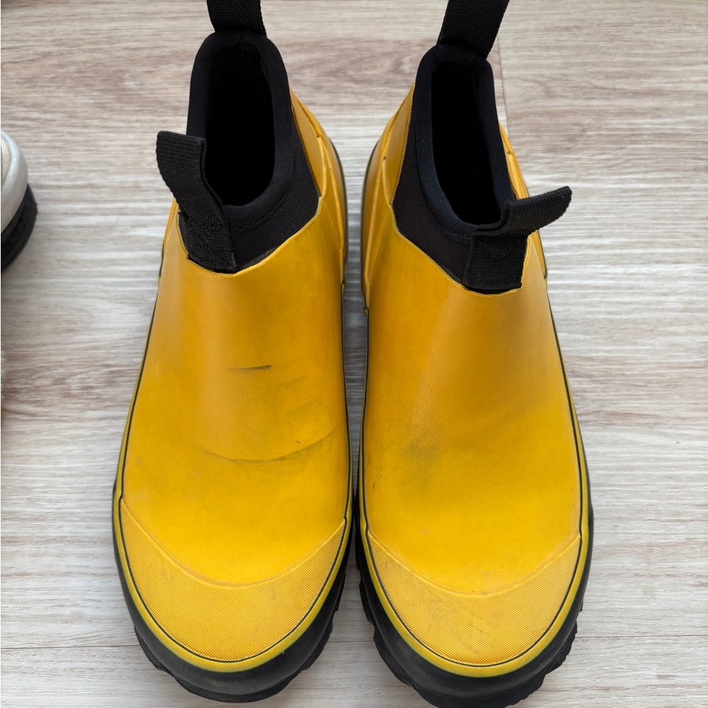 Baffin Yellow and Black Mules